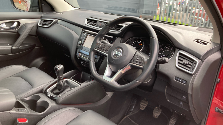 Nissan Qashqai 1.6 DiG-T Tekna 5dr Petrol Hatchback